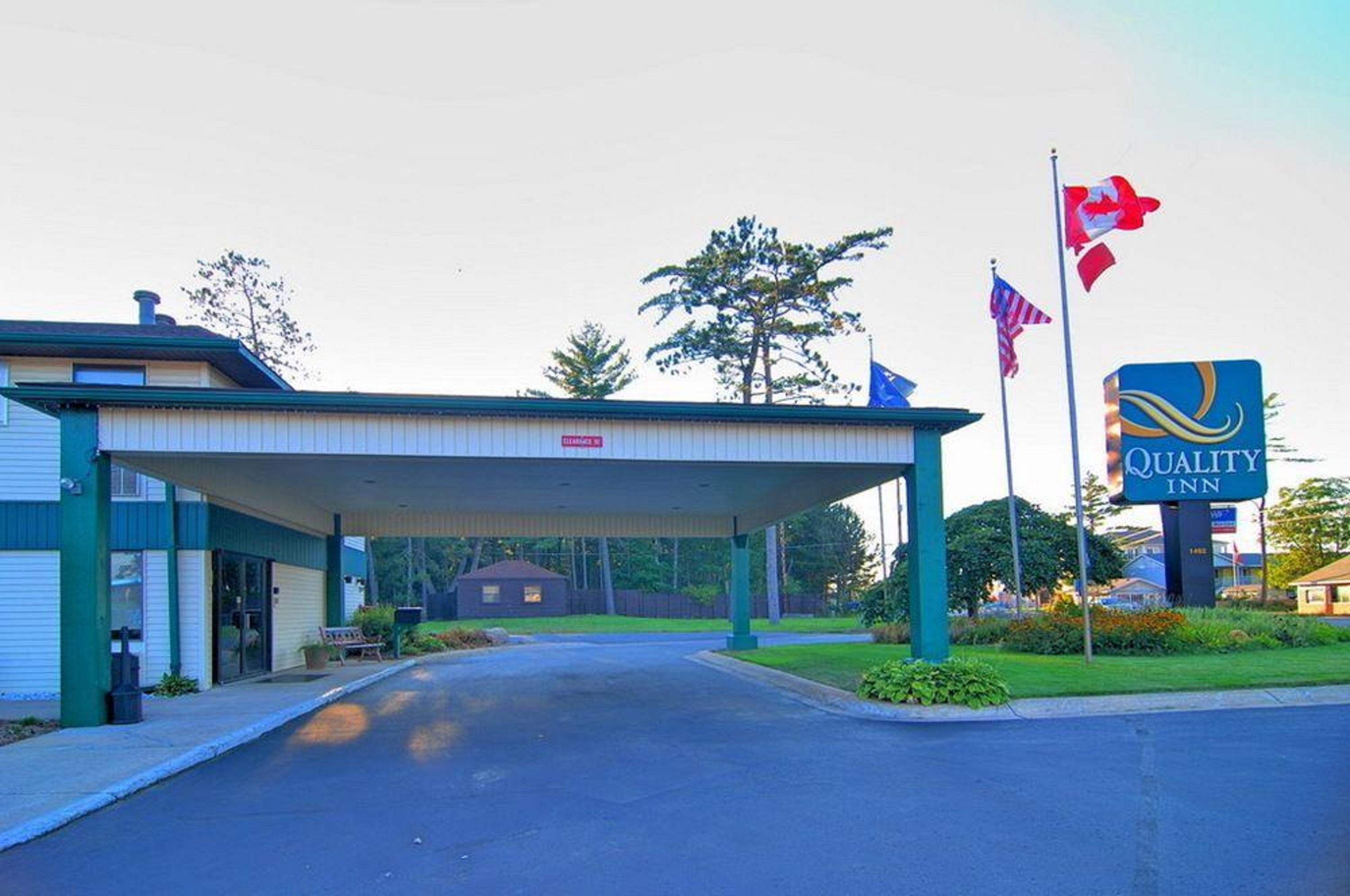 Quality Inn Traverse City Exterior foto