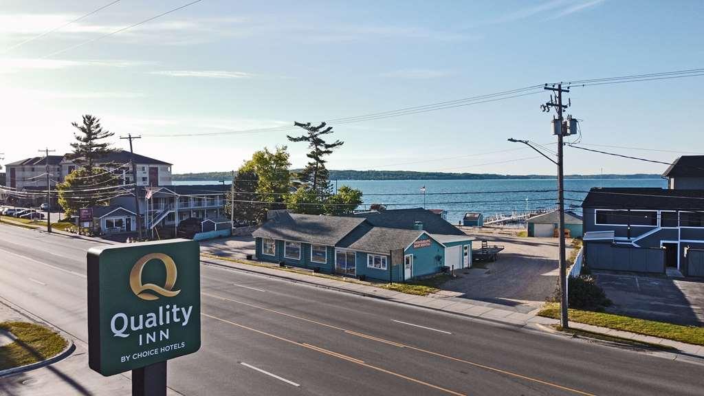 Quality Inn Traverse City Exterior foto