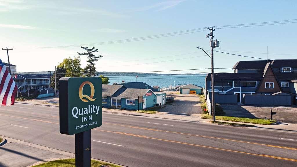 Quality Inn Traverse City Exterior foto